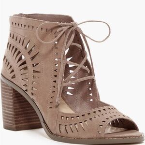 Vince Camuto Tarita Lace-Up Cutout Suede Peep-Toe Bootie in Taupe Size 10